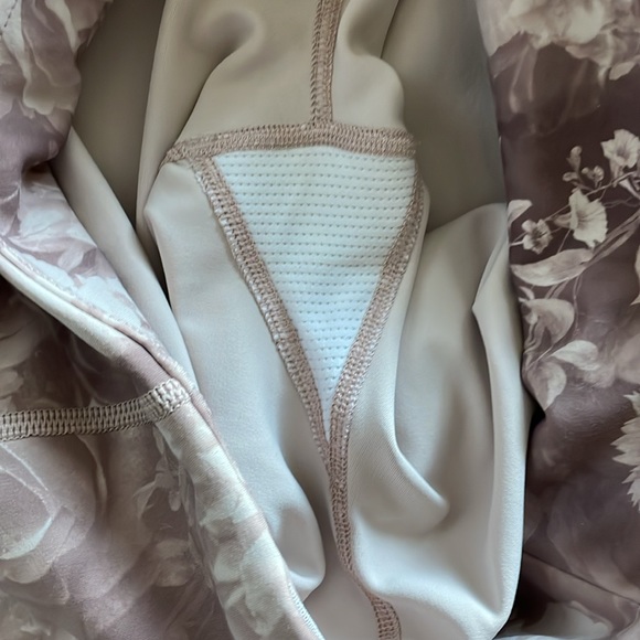 Athleta Elation Printed Tight in Antoinette Velvety Pink Size Small - Picture 11 of 12